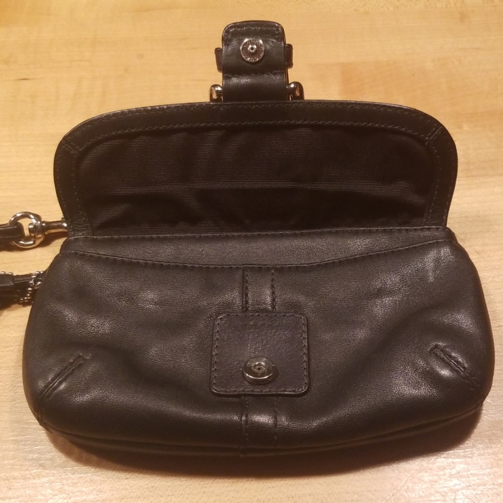 Coach wristlet - Picture 4 of 8